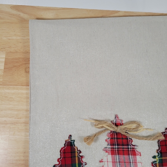 Christmas Table Runner NWOT 14x72 - Picture 3 of 4